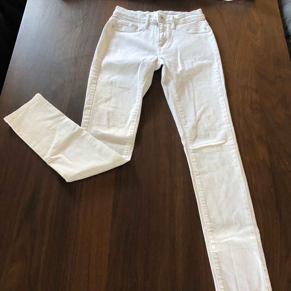 White skinny jeans